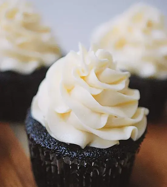 vegan-aquafaba-buttercream-frosting