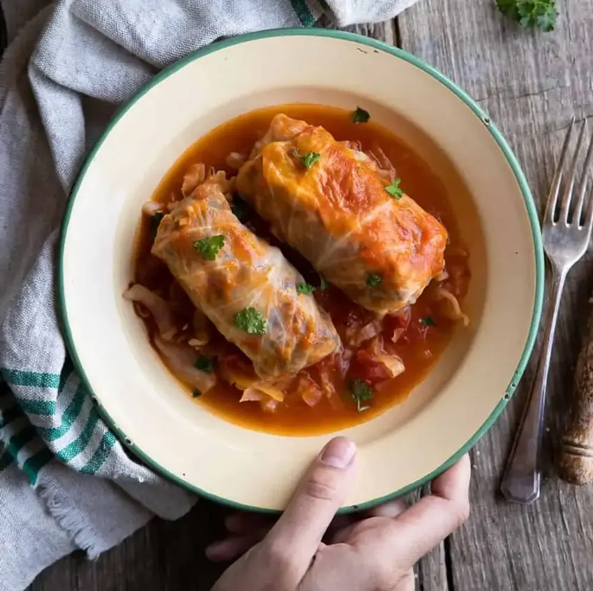 vegan-cabbage-rolls-in-tomato-sauce