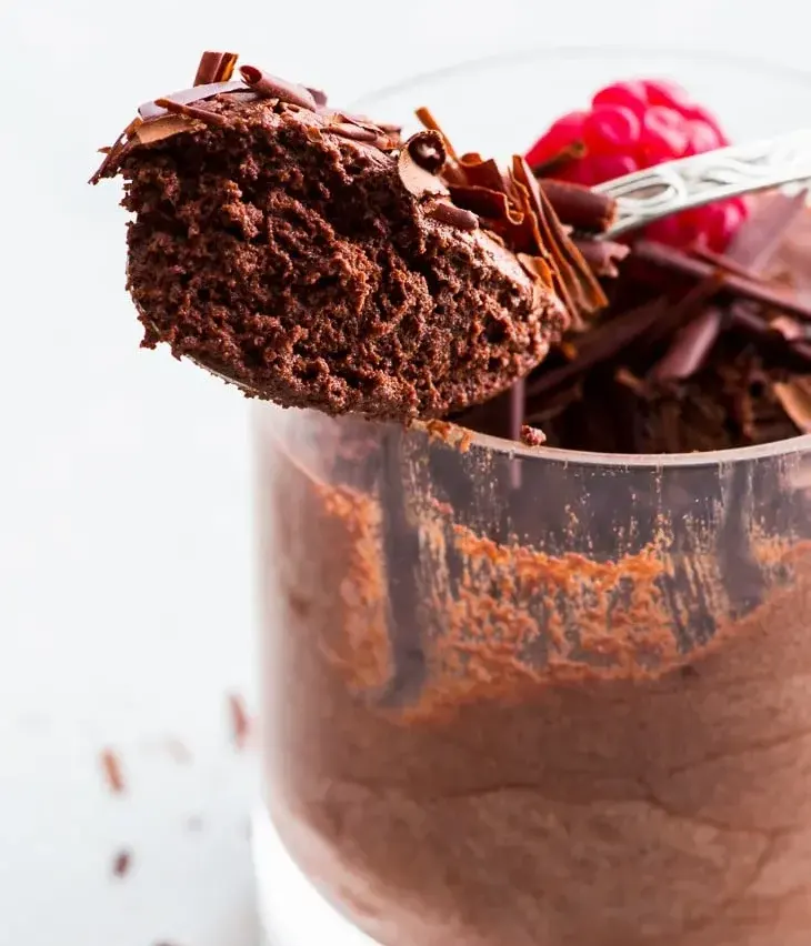 vegan-chocolate-mousse-with-aquafaba