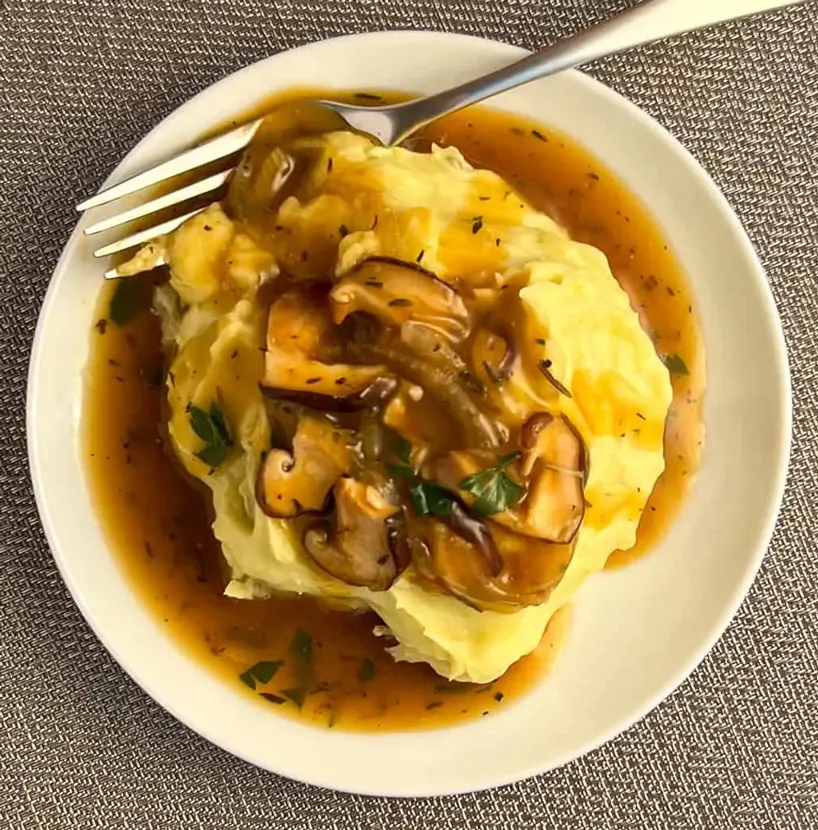 vegan-mushroom-gravy