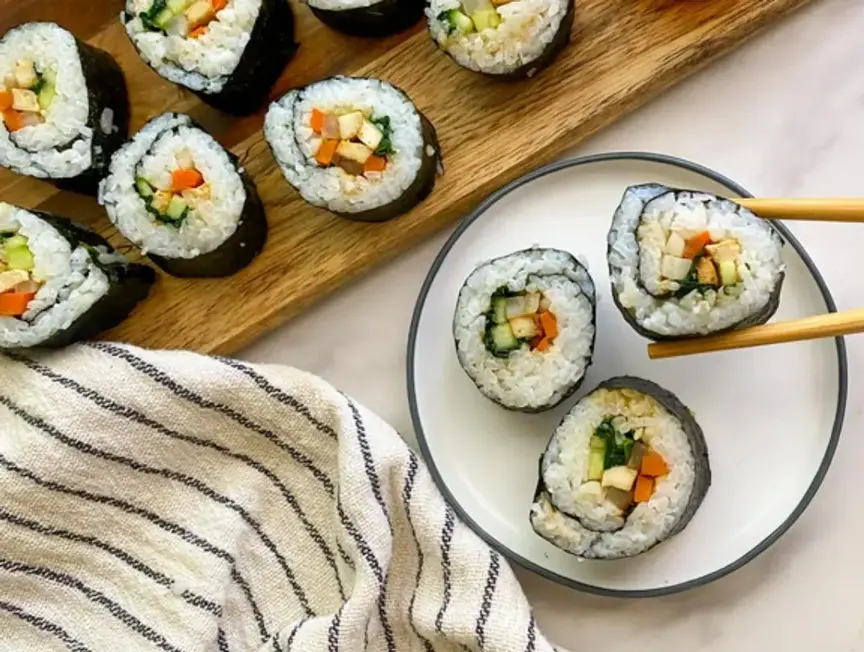 veggie-kimbap-(korean-seaweed-rice-rolls)