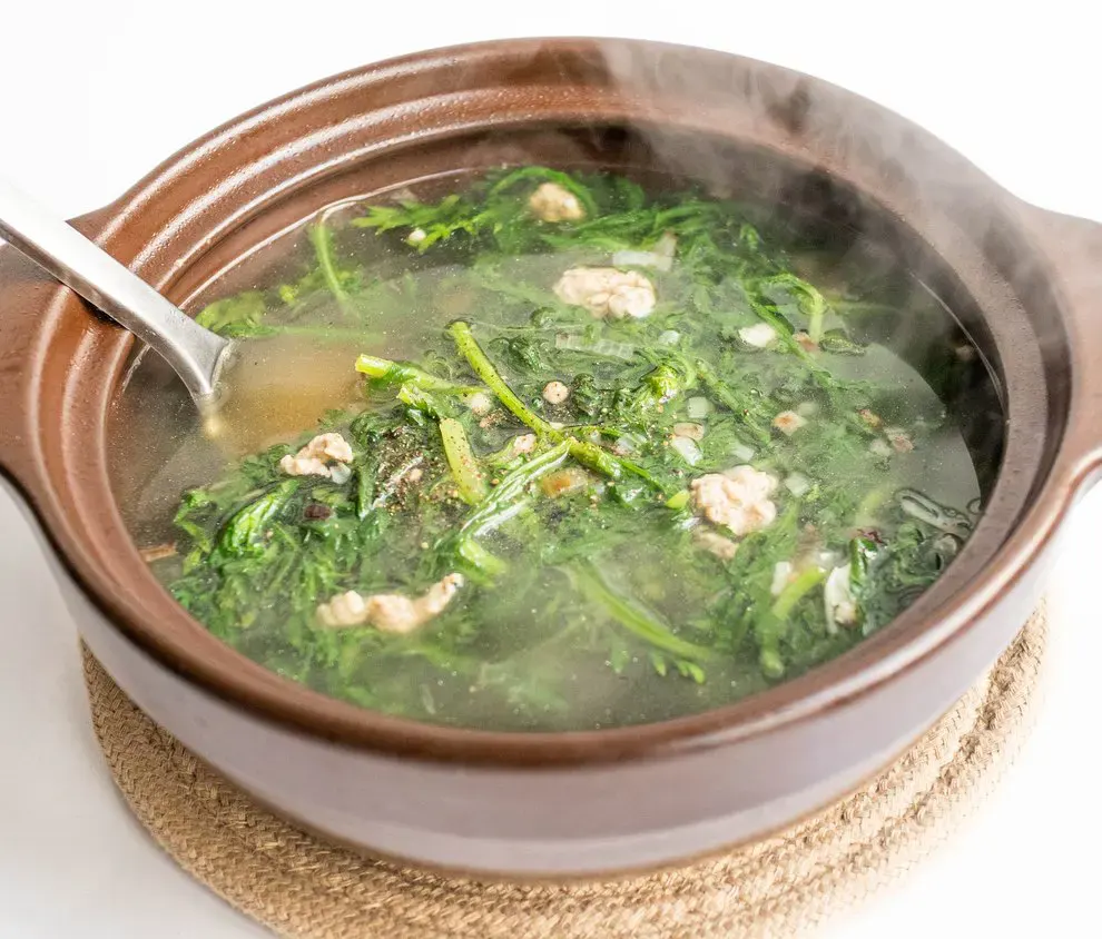 vietnamese-ground-pork-and-chrysanthemum-greens-soup