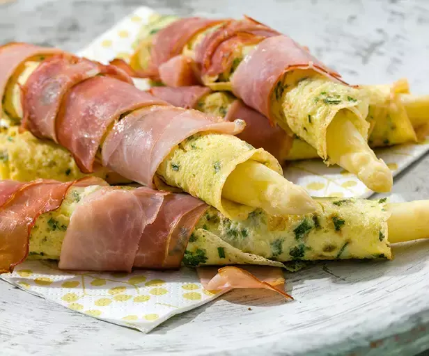 white-asparagus-omelette-rolls