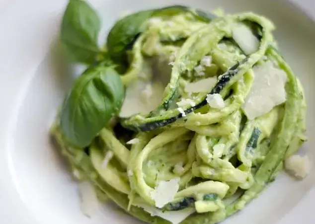 zucchini-noodles-with-avocado-pesto